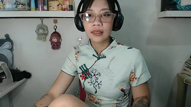 Snapshot of GloryKulikowski chatting on 02/19/26, 02:29 GloryKulikowski online show from 02/19/26, 02:29