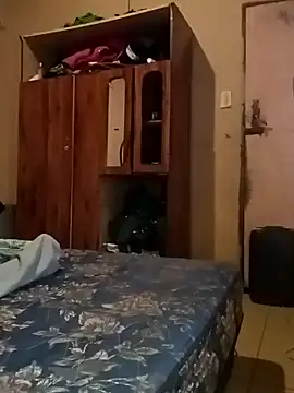 Snapshot of madgirl25 chatting on 02/27/26, 02:33 madgirl25 online show from 02/27/26, 02:33