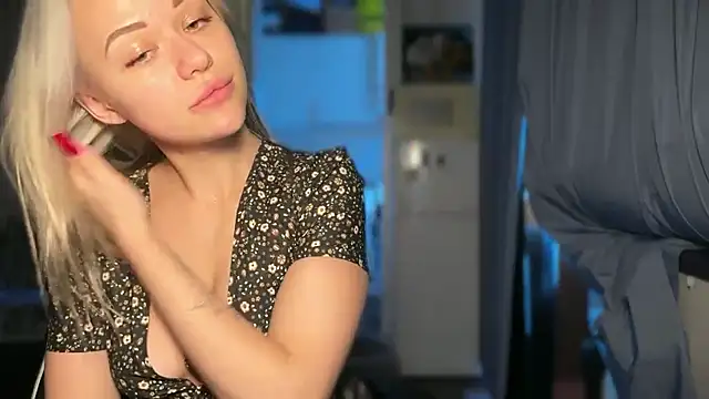 Leylia Lily online show from 04/11/26, 02:32