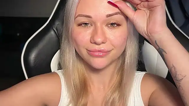 Leylia Lily online show from 04/18/26, 07:07