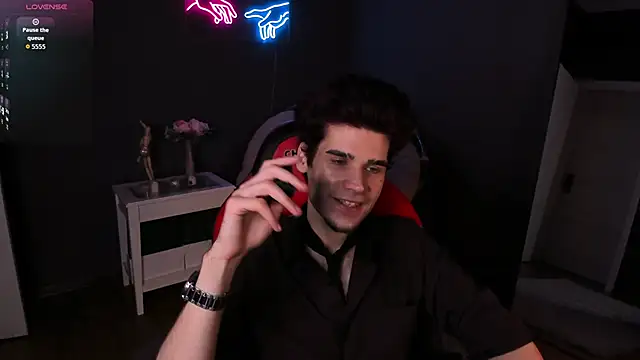 Snapshot of trevor_dreams chatting on 02/18/26, 10:33 trevor dreams online show from 02/18/26, 10:33