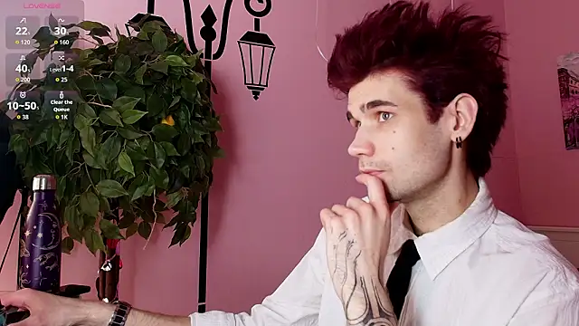 Snapshot of trevor_dreams chatting on 02/25/26, 04:05 trevor dreams online show from 02/25/26, 04:05