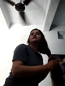 Anushka Singh0 online show from 04/26/26, 07:17