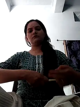Anushka Singh0 online show from 05/25/26, 06:41