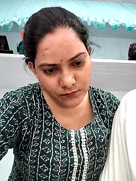 Snapshot of Anushka_Singh0 chatting on 07/05/26, 04:19 Anushka Singh0 online show from 07/05/26, 04:19