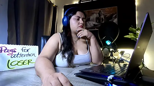 AzaraOnyx online show from 06/09/26, 04:51