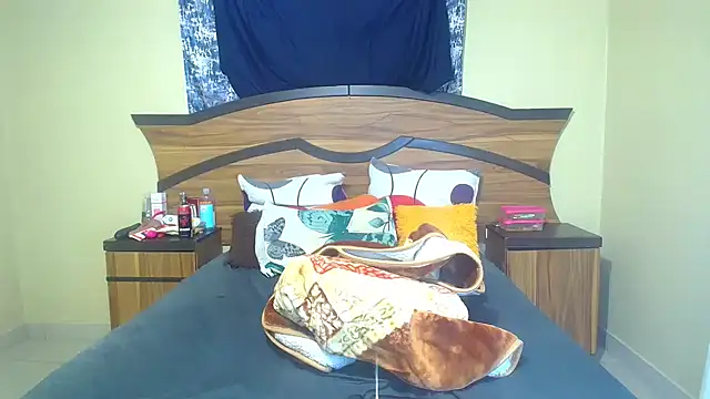 Queenxxxjesy online show from 04/18/26, 07:51