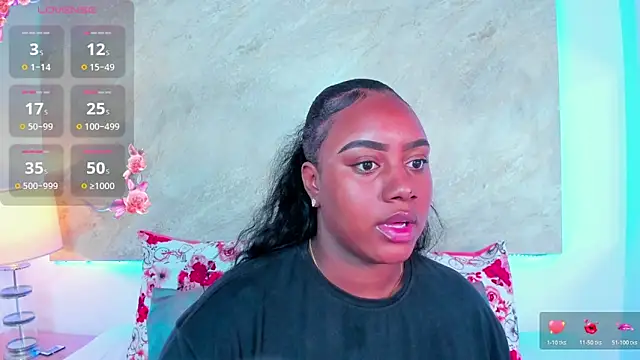 laia fisher  online show from 03/19/26, 11:47