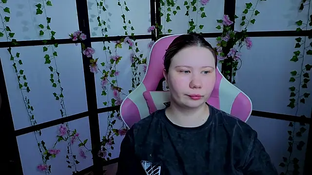 Snapshot of kitsune_little chatting on 08/03/26, 10:32 kitsune little online show from 08/03/26, 10:32