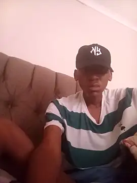 Snapshot of Leroyhotess chatting on 02/13/26, 07:04 Leroyhotess online show from 02/13/26, 07:04