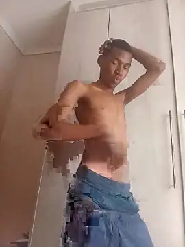 Snapshot of Leroyhotess chatting on 02/15/26, 07:51 Leroyhotess online show from 02/15/26, 07:51