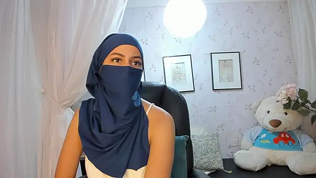 Snapshot of Aitana_zaid chatting on 02/27/26, 07:47 Aitana zaid online show from 02/27/26, 07:47