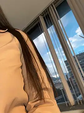 Snapshot of luisa__rosse chatting on 02/20/26, 11:43 luisa rosse online show from 02/20/26, 11:43