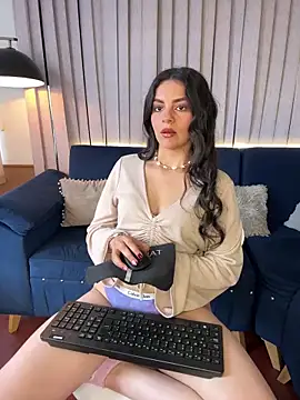 Snapshot of luisa__rosse chatting on 02/24/26, 03:54 luisa rosse online show from 02/24/26, 03:54