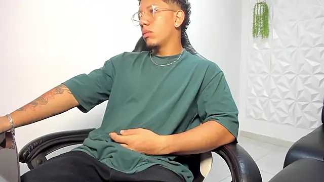 Snapshot of MaxSeduce23 chatting on 02/19/26, 01:07 MaxSeduce23 online show from 02/19/26, 01:07