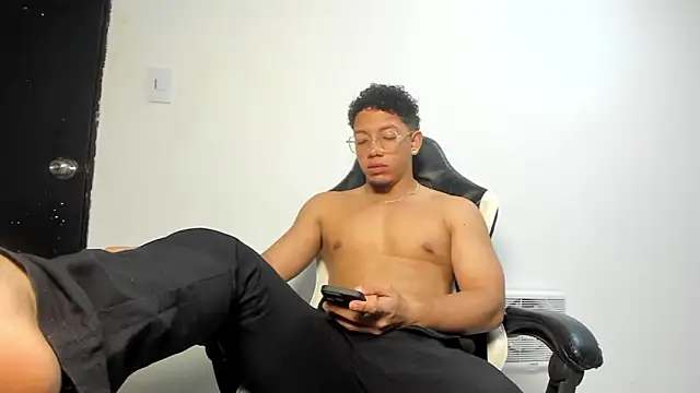 Snapshot of MaxSeduce23 chatting on 02/22/26, 01:09 MaxSeduce23 online show from 02/22/26, 01:09