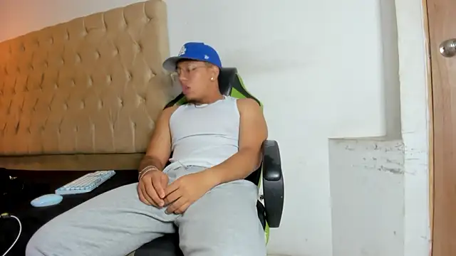 Snapshot of MaxSeduce23 chatting on 02/24/26, 01:20 MaxSeduce23 online show from 02/24/26, 01:20