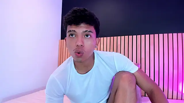 Snapshot of jhoystrong_ chatting on 03/01/26, 02:08 jhoystrong online show from 03/01/26, 02:08