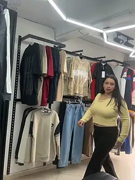 Miss Bella Flame online show from 04/28/26, 07:08