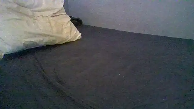 Snapshot of BonneQueueBonjour chatting on 05/17/26, 03:48 BonneQueueBonjour online show from 05/17/26, 03:48
