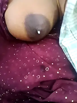 Snapshot of tamilkaviya431 chatting on 02/21/26, 09:43 tamilkaviya431 online show from 02/21/26, 09:43