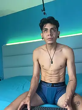 Snapshot of abrilandjulian chatting on 02/16/26, 12:01 abrilandjulian online show from 02/16/26, 12:01