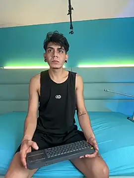 Snapshot of abrilandjulian chatting on 02/23/26, 12:02 abrilandjulian online show from 02/23/26, 12:02