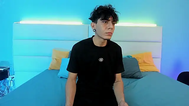 Snapshot of abrilandjulian chatting on 02/28/26, 11:33 abrilandjulian online show from 02/28/26, 11:33