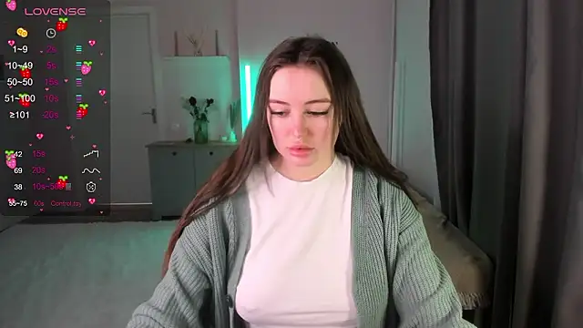 Snapshot of Laura_CollinsS chatting on 03/16/26, 01:00 Laura CollinsS online show from 03/16/26, 01:00