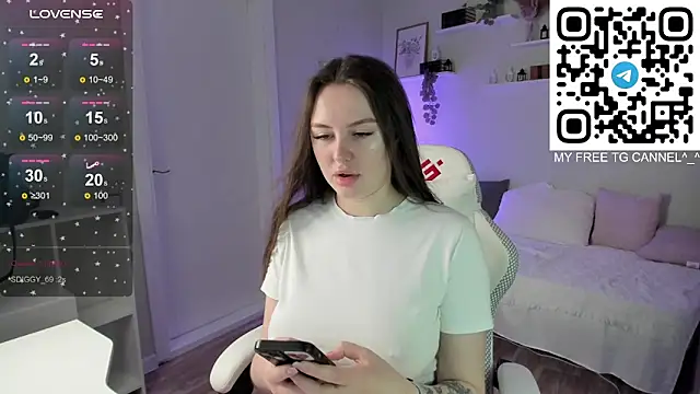 Snapshot of Laura_CollinsS chatting on 03/21/26, 12:59 Laura CollinsS online show from 03/21/26, 12:59