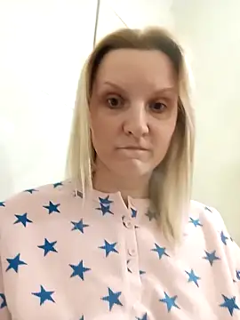 Snapshot of SusanGold9211 chatting on 03/01/26, 12:23 SusanGold9211 online show from 03/01/26, 12:23