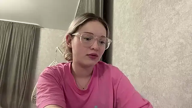 Snapshot of Linaceleste chatting on 02/25/26, 02:05 Linaceleste online show from 02/25/26, 02:05