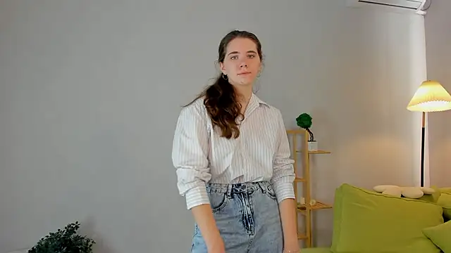 JacquelynGraig online show from 02/17/26, 07:38