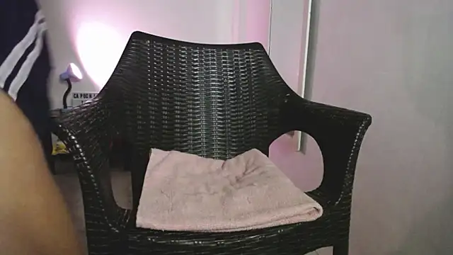 Snapshot of Luuu19 chatting on 02/15/26, 07:51 Luuu19 online show from 02/15/26, 07:51