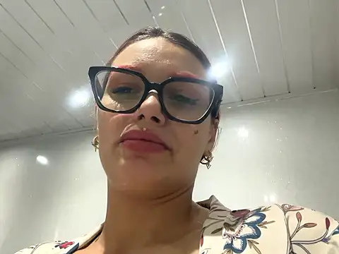 Snapshot of FoxyValentine chatting on 05/10/26, 03:39 FoxyValentine online show from 05/10/26, 03:39
