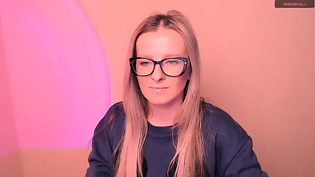 Snapshot of AnnePeach chatting on 02/15/26, 05:20 AnnePeach online show from 02/15/26, 05:20