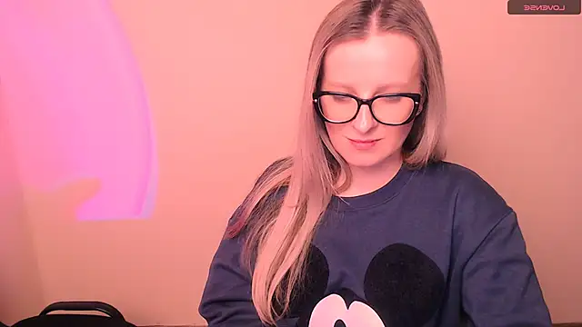 Snapshot of AnnePeach chatting on 02/16/26, 05:25 AnnePeach online show from 02/16/26, 05:25