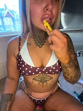 Summerwestt online show from 04/19/26, 06:10