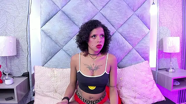 Snapshot of Lunakellerr chatting on 02/24/26, 11:41 Lunakellerr online show from 02/24/26, 11:41