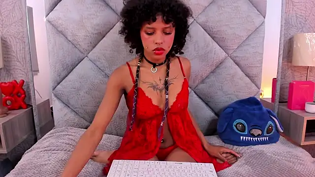 Lunakellerr online show from 04/23/26, 12:29