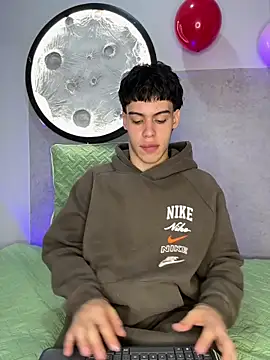 Snapshot of Lucian-greyy chatting on 02/15/26, 07:27 Lucian-greyy online show from 02/15/26, 07:27