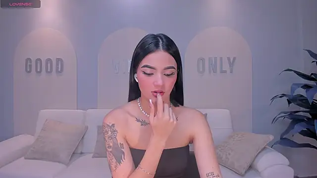 CarolineEvans x online show from 03/11/26, 04:07