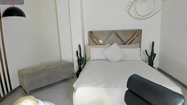 CarolineEvans x online show from 03/19/26, 04:05