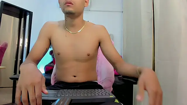 Snapshot of Matheoo_ chatting on 02/25/26, 03:38 Matheoo online show from 02/25/26, 03:38