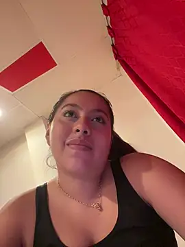 Snapshot of Emiily_joee_ chatting on 06/27/26, 02:16 Emiily joee online show from 06/27/26, 02:16