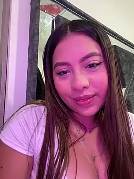 Snapshot of Emiily_joee_ chatting on 07/18/26, 03:33 Emiily joee online show from 07/18/26, 03:33