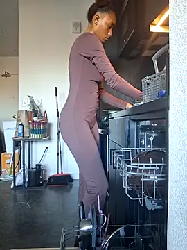 Snapshot of Cinnamonbunn chatting on 02/27/26, 11:16 Cinnamonbunn online show from 02/27/26, 11:16