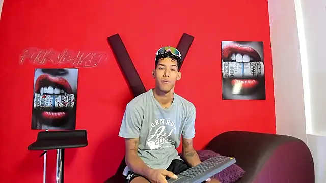 GREEN BOYS online show from 03/12/26, 07:25