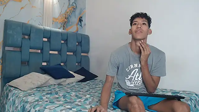 GREEN BOYS online show from 04/08/26, 07:14