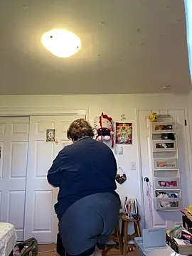 Snapshot of plushietoy chatting on 02/15/26, 08:16 plushietoy online show from 02/15/26, 08:16